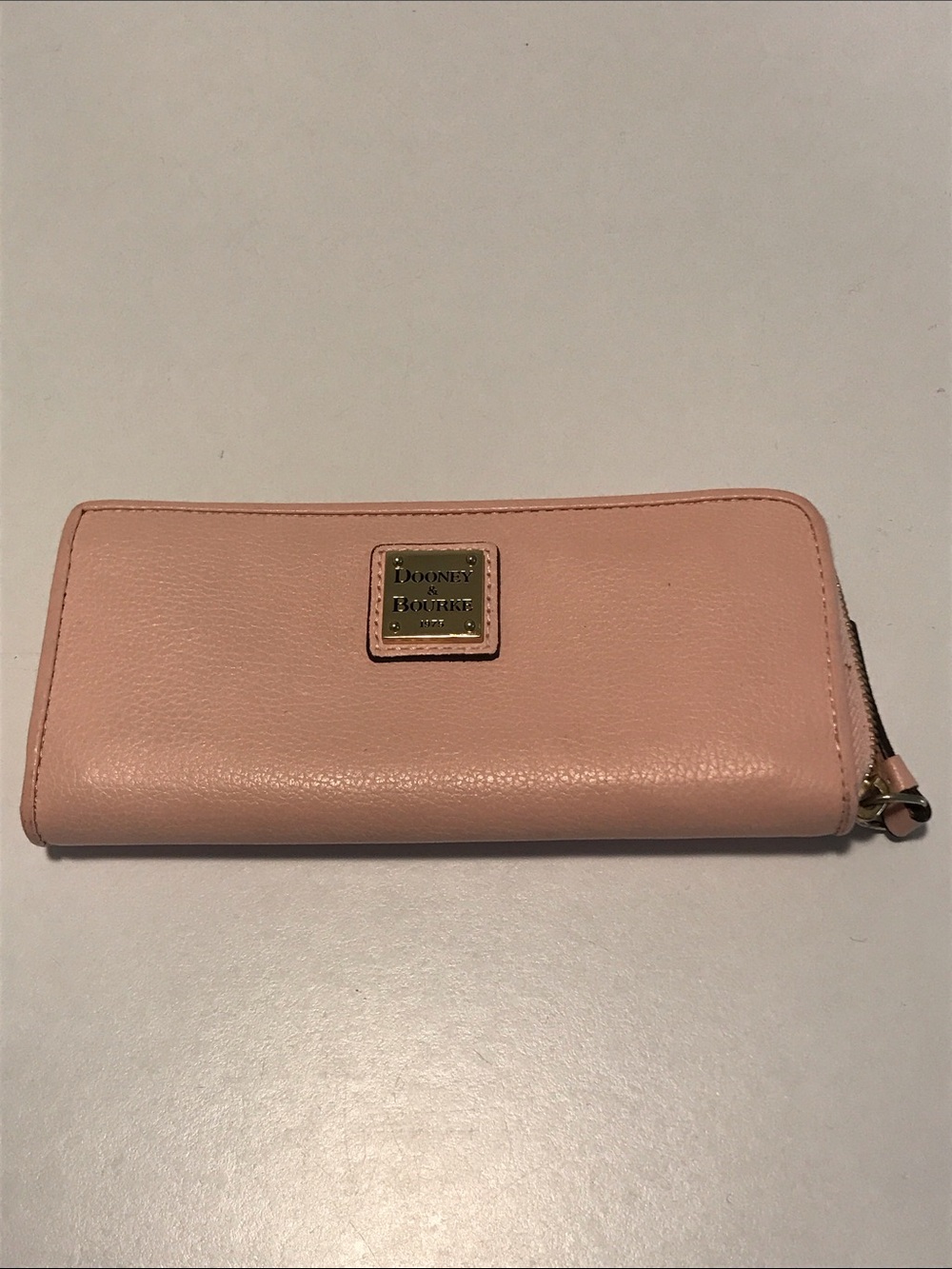 Preowned Dooney & Bourke zip around card/cash wallet - lt pink